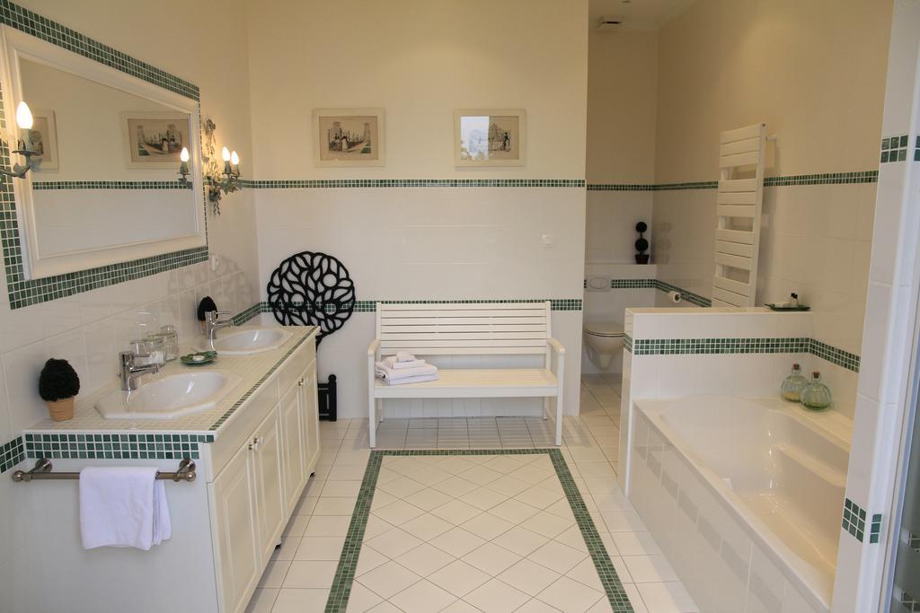 Chateau De La Marronniere Aizenay Habitación foto