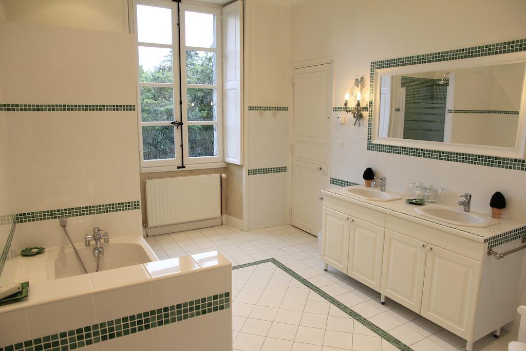 Chateau De La Marronniere Aizenay Habitación foto
